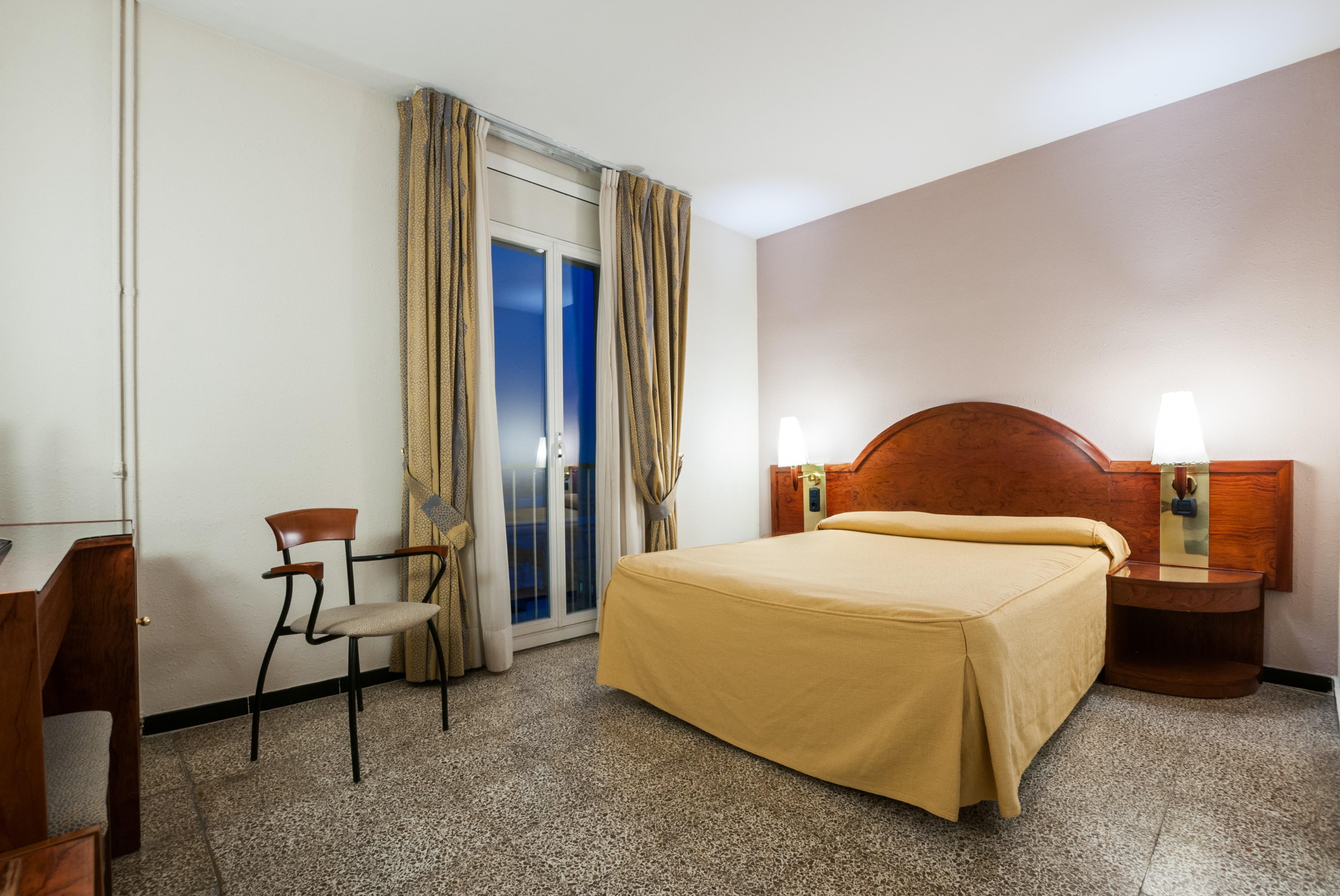Hotel Gaudi Reus Exteriör bild