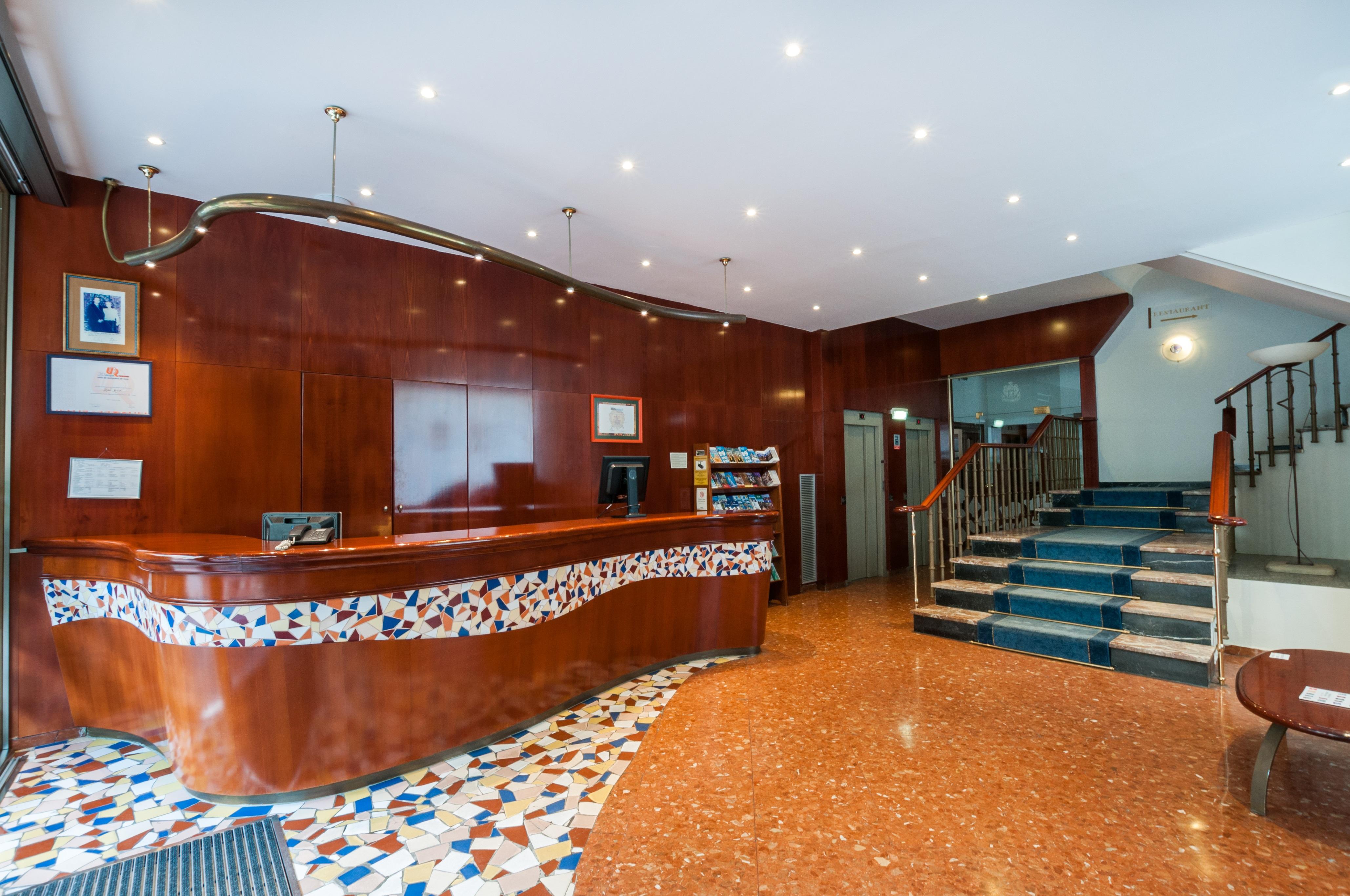 Hotel Gaudi Reus Exteriör bild