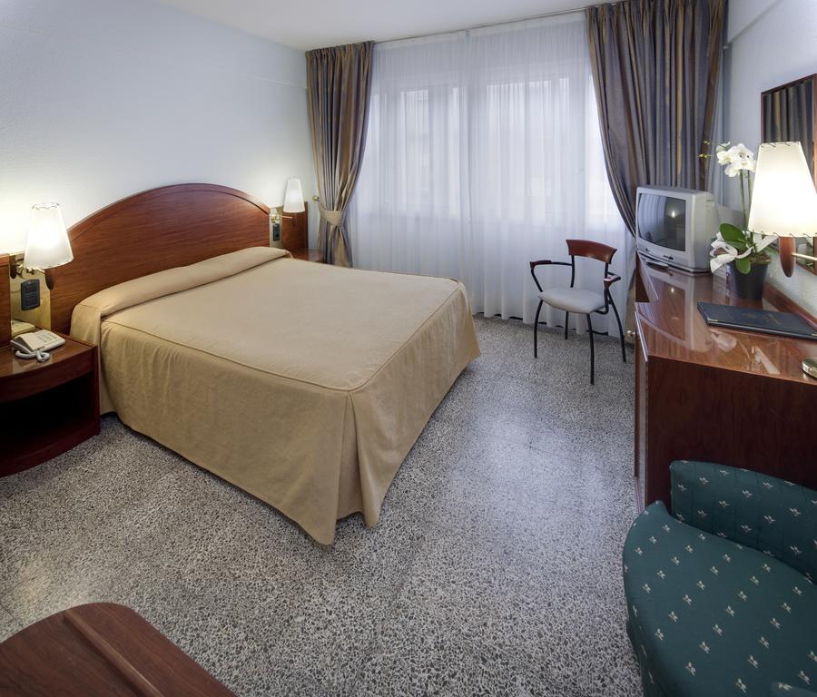 Hotel Gaudi Reus Rum bild