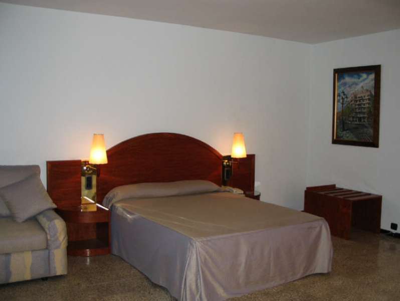 Hotel Gaudi Reus Rum bild