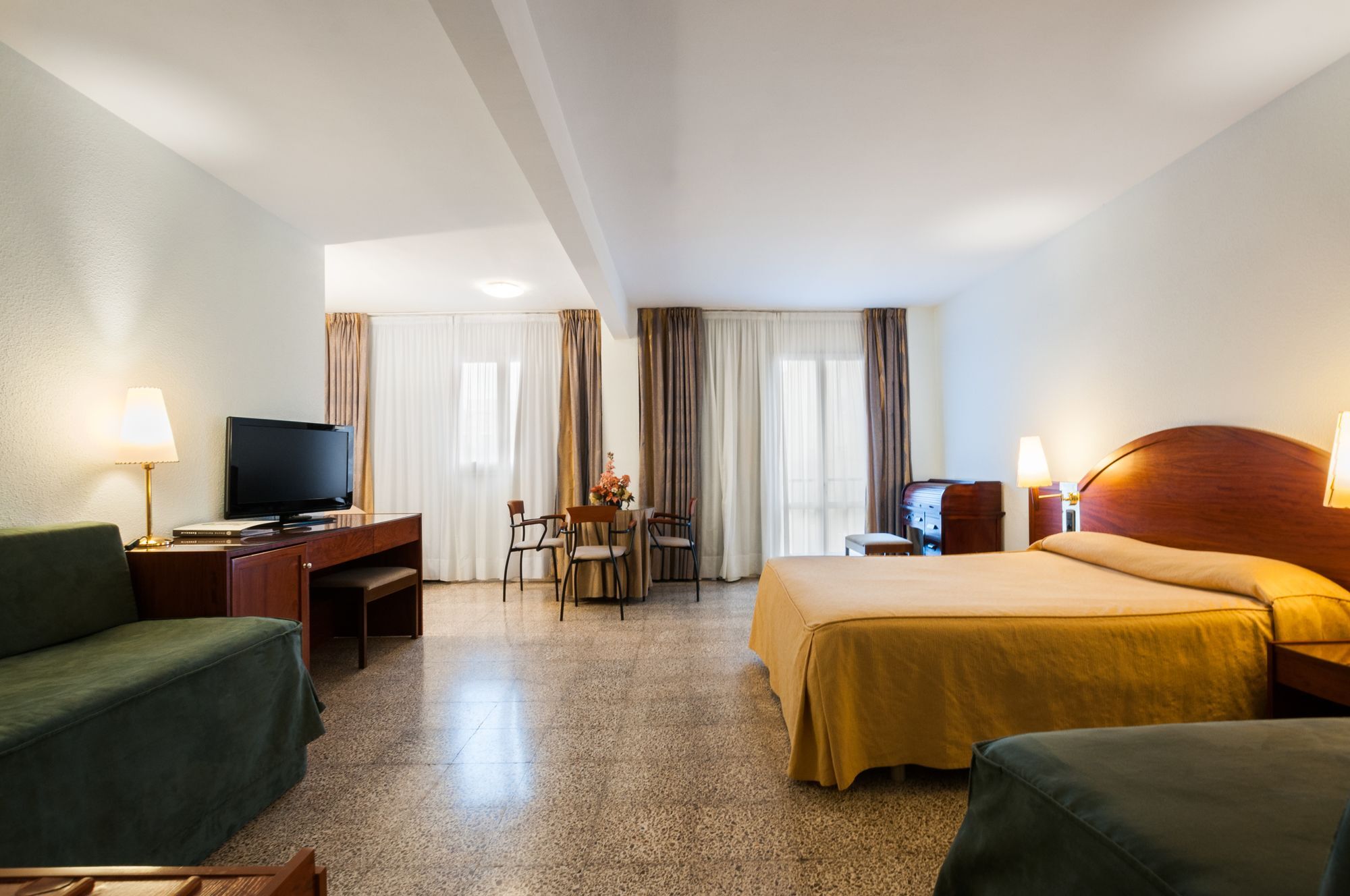 Hotel Gaudi Reus Exteriör bild