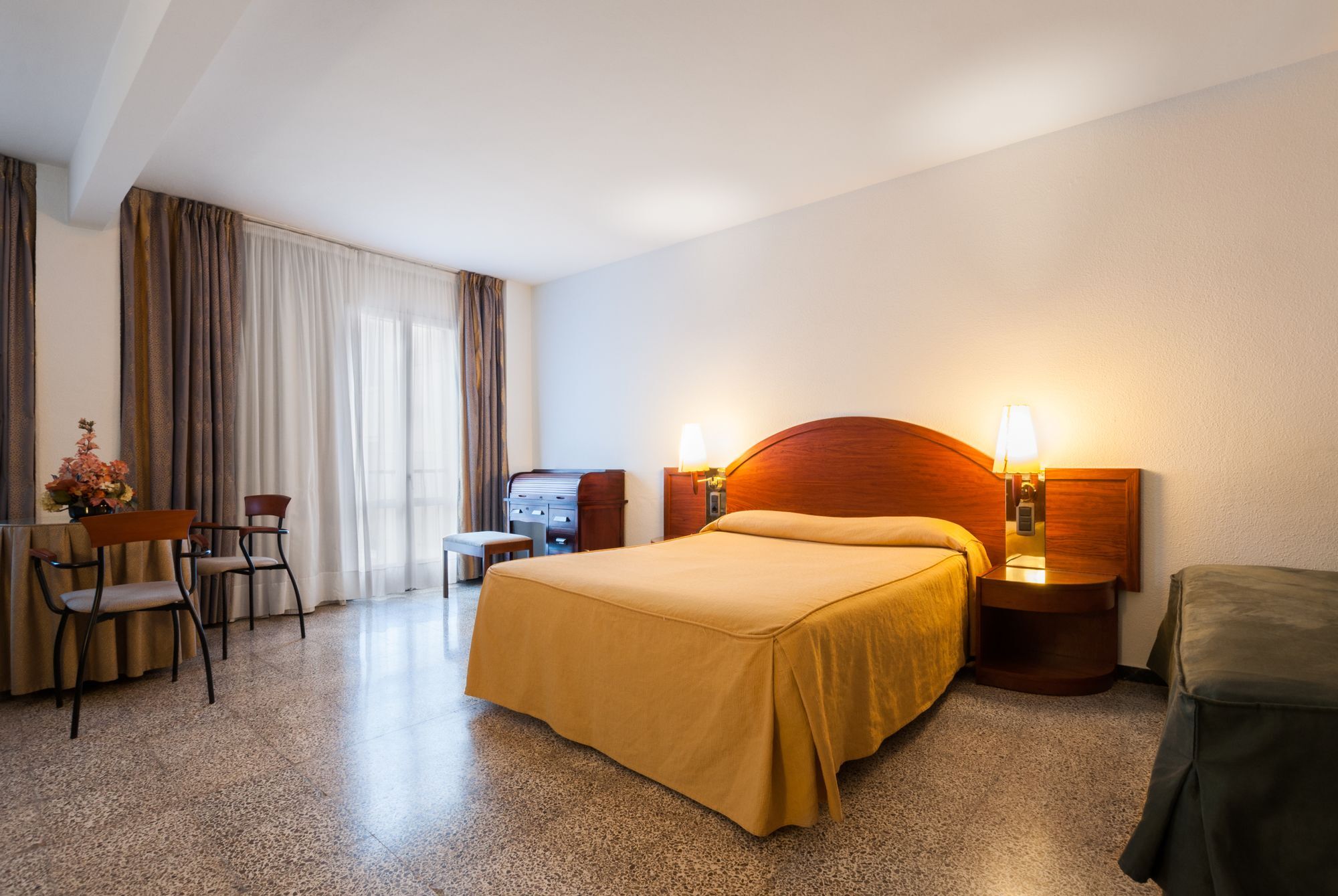 Hotel Gaudi Reus Exteriör bild
