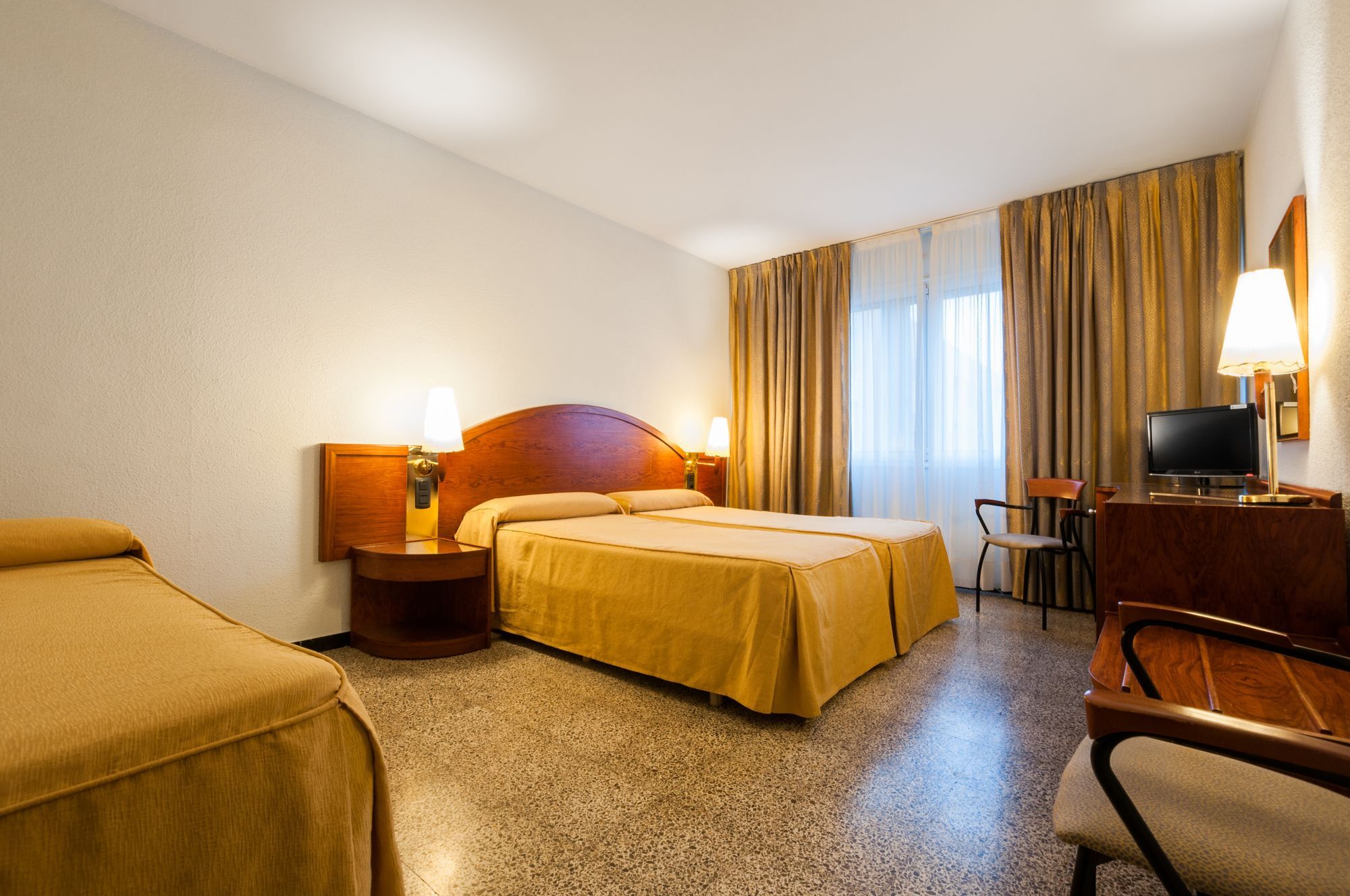 Hotel Gaudi Reus Exteriör bild